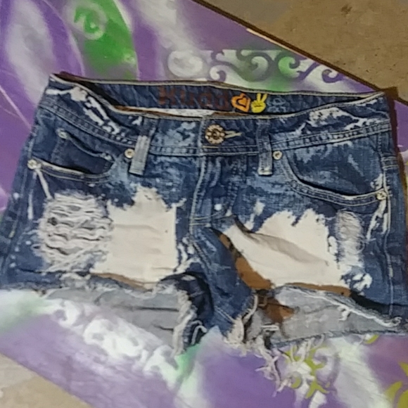 mudd jean shorts. Size 1 - Picture 1 of 3